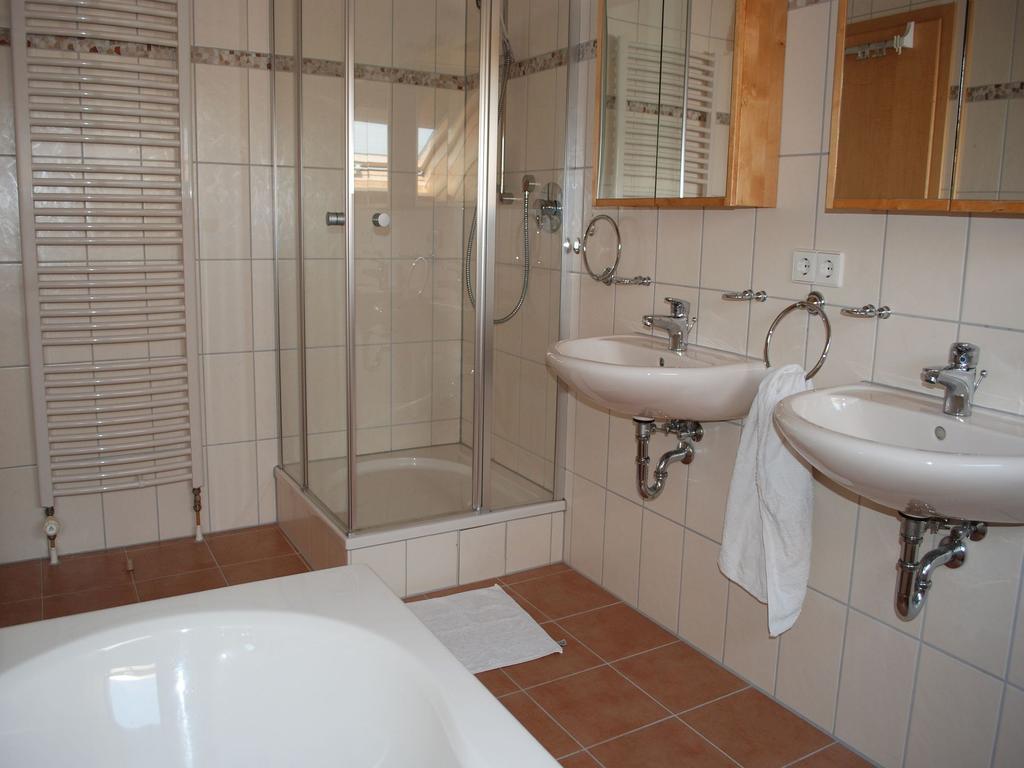 Ferienwohnung Mit Pool Straubenhardt エクステリア 写真